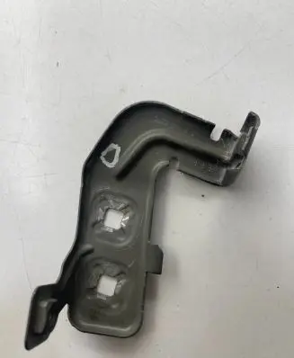 BMW 4 F32 F33 Fender mounting bracket 7285822