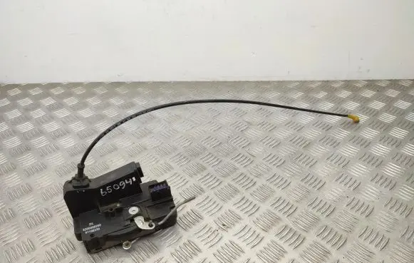 Opel Vivaro Front door lock 8200008260