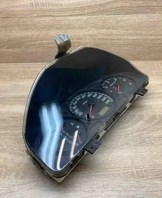 Mazda 626 Speedometer (instrument cluster) GG3DA