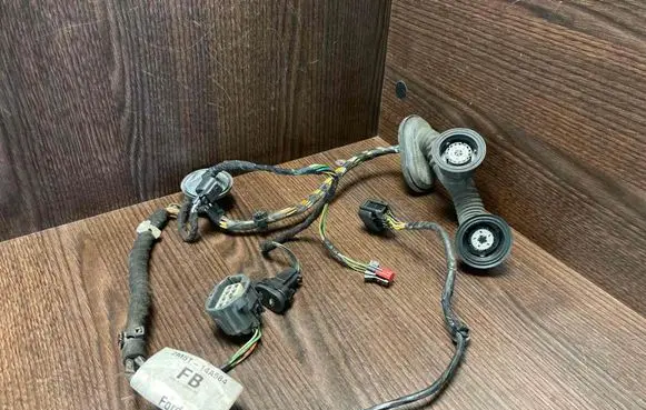 Ford Focus Front door wiring loom 2M5T14A584