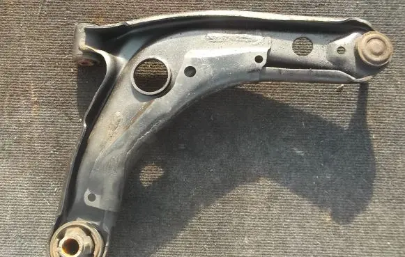 Toyota Yaris Front lower control arm/wishbone
