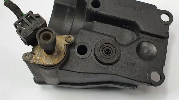 Mercedes-Benz E W124 Intake manifold 0001400431