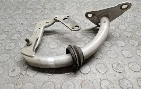 BMW 7 E65 E66 Tailgate/trunk/boot hinge 8240339
