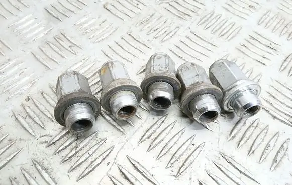 Toyota RAV 4 (XA20) Nuts/bolts 