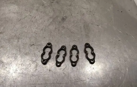 Volkswagen PASSAT B6 Fuel Injector clamp holder 