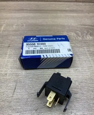 Hyundai i30 Hazard warning light relay 955501E000