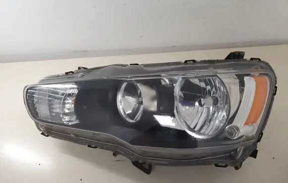 Mitsubishi Lancer VIII Headlight/headlamp