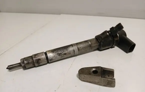 Mercedes-Benz E W211 Fuel injector 0445110177