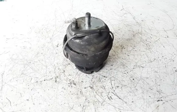 Volvo V70 Engine mount bracket 30741397