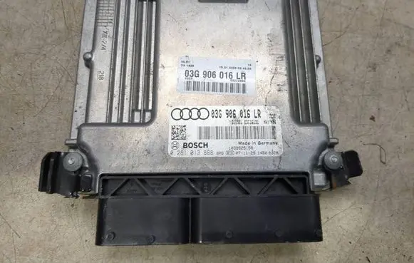 Audi A4 S4 B7 8E 8H Engine control unit/module 03G906016LR 0281013888 1039S25158