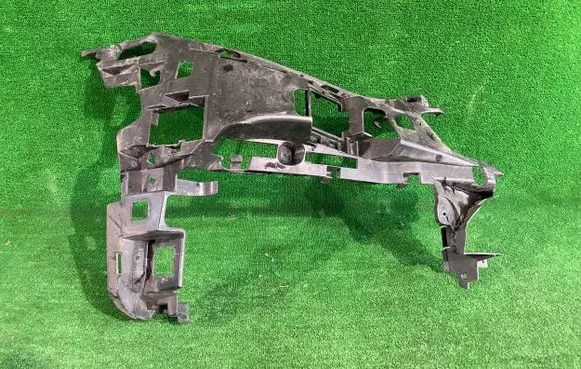 Mercedes-Benz E W213 Front bumper mounting bracket A2138852400