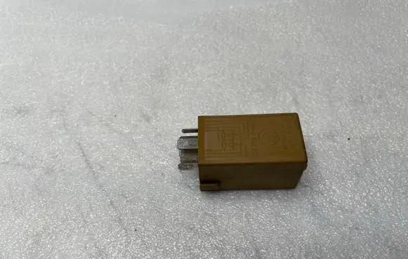BMW 5 E39 Window control relay 61368384505