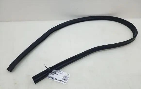 Mercedes-Benz CLS C219 Engine compartment rubber A2116280298