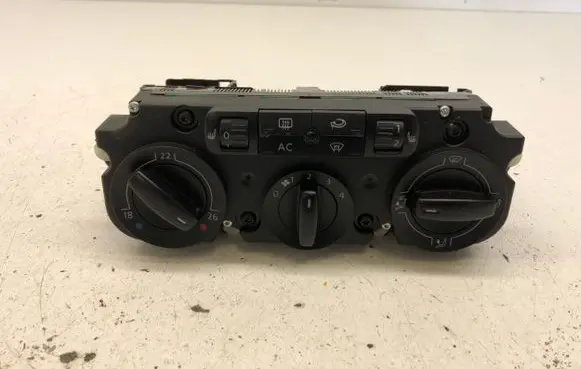 Volkswagen PASSAT B6 Climate control unit