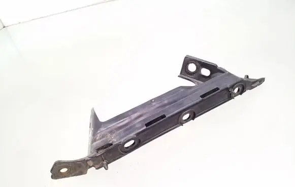 Front bumper mounting bracket