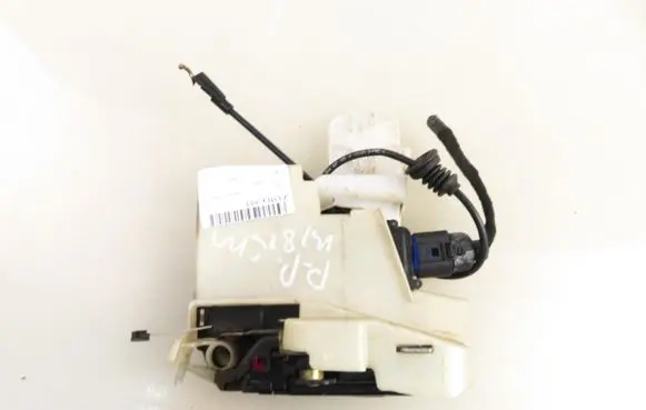 Volkswagen Polo IV 9N3 Front door lock