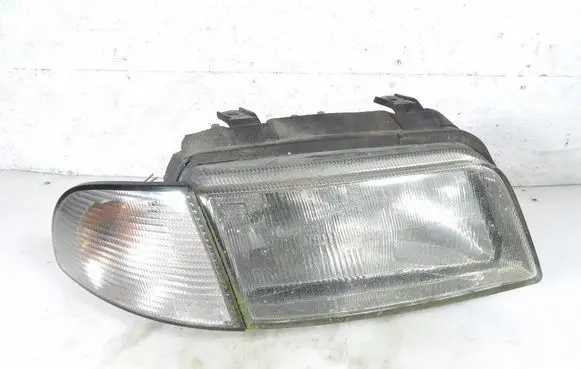Audi A4 S4 B5 8D Headlight/headlamp 8D0941004E