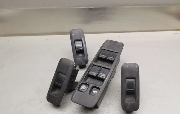 Nissan Primera Electric window control switch 25401AV640