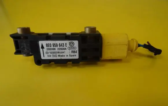 Audi A6 S6 C5 4B Airbag deployment crash/impact sensor 8E0959643E