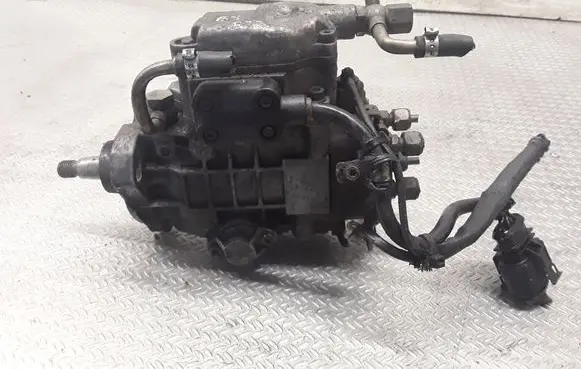 Audi A4 S4 B5 8D Fuel injection high pressure pump 028130115A 0460404969