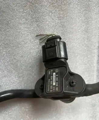 Audi Q7 4L Air pressure sensor 0261230081