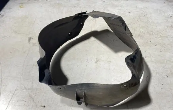 Audi TT Mk1 Front wheel arch liner splash guards 8n0821172b