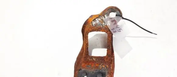 Subaru Legacy Bracket in trunk/boot 