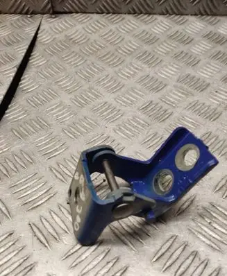Opel Corsa F Rear door lower hinge
