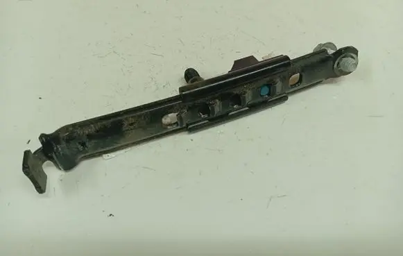 Toyota Avensis T250 Seat belt adjustment rail