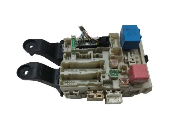 Toyota Avensis T270 Fuse module 8273005170C 15429L03