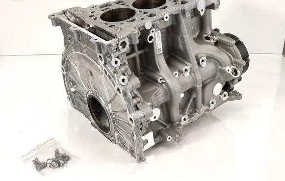 BMW X1 U11 Engine block 1025311 8489559