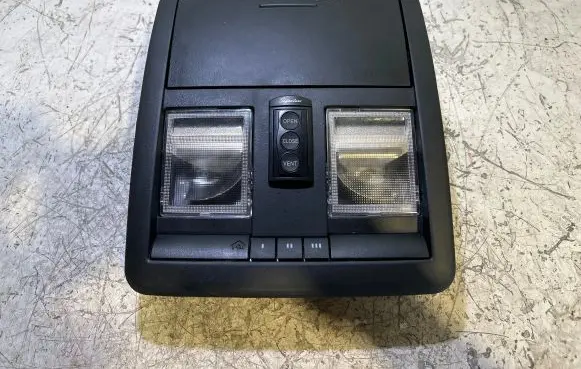 Dodge Challenger Front seat light 1112426 851805