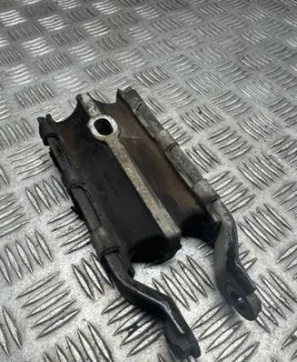 Volvo XC70 Engine mount bracket 8G9N6P082BA