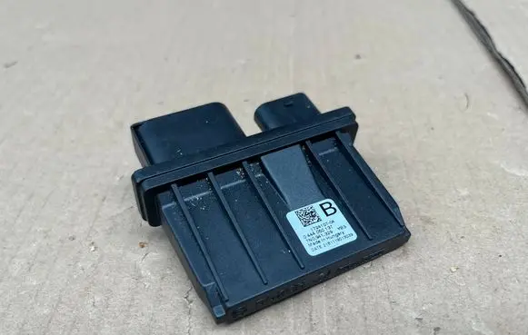Volkswagen Touran II Rear glass lock/latch E427 7N0941329