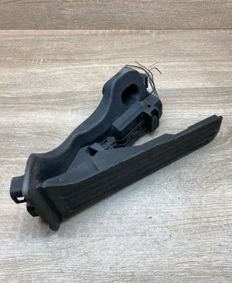 Volkswagen PASSAT B6 Accelerator throttle pedal 1K1721503P