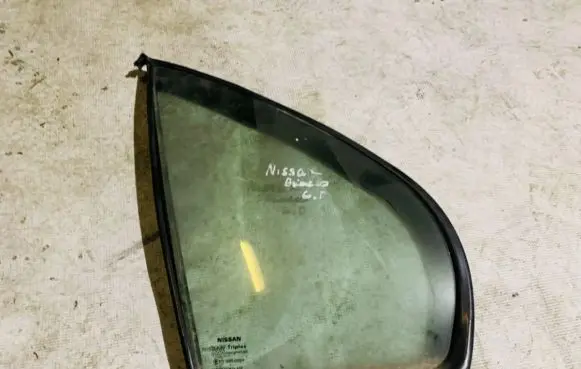 Rear vent window glass