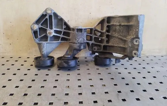 Mercedes-Benz A W169 Generator/alternator bracket A6402021040 A6402002370