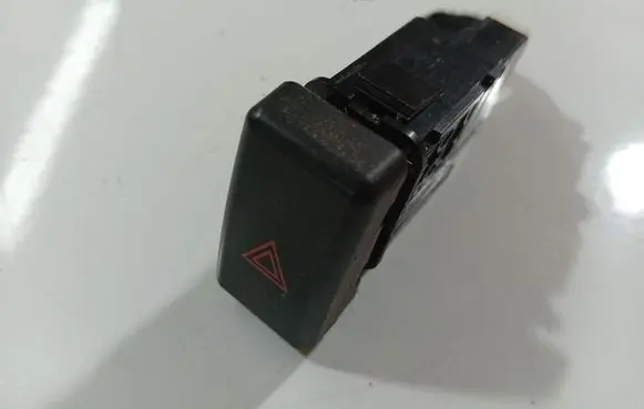 Mazda 3 I Hazard light switch BP4K664H0