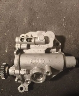 Volkswagen Golf VII Oil pump 06H115105bk