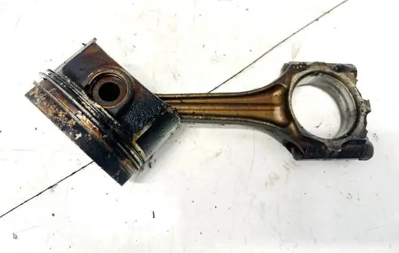 Volkswagen PASSAT B5 Piston with connecting rod