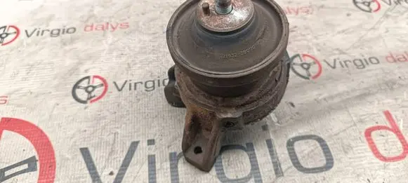 Engine mount bracket