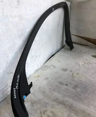 Volvo XC40 Front door glass trim molding 31455062