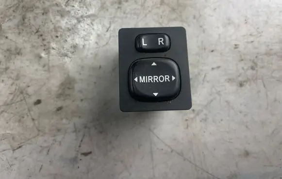 Toyota Corolla Verso E121 Wing mirror switch 769746a 183574