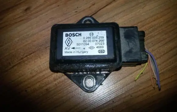 Renault Scenic II - Grand scenic II ESP acceleration yaw rate sensor 0265005259 8200074266
