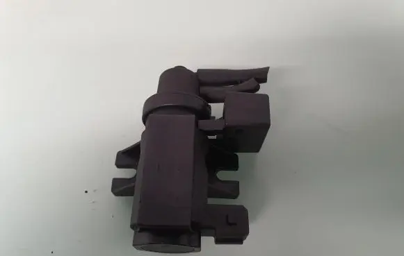 BMW X6 E71 Vacuum valve 7796634 11747796634