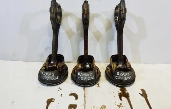 Honda CR-V Piston with connecting rod