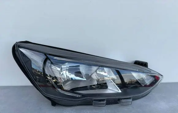 Ford Focus Headlight/headlamp 0201471