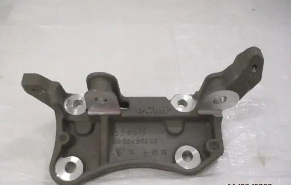 Peugeot 208 Engine mounting bracket 9826426680