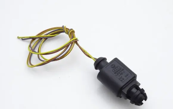 Volkswagen PASSAT B5 Outside/exterior temperature sensor 8Z0820535