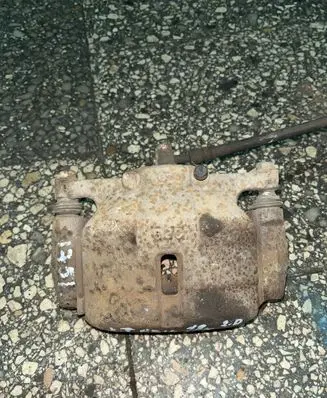 Nissan X-Trail T31 Front brake caliper
